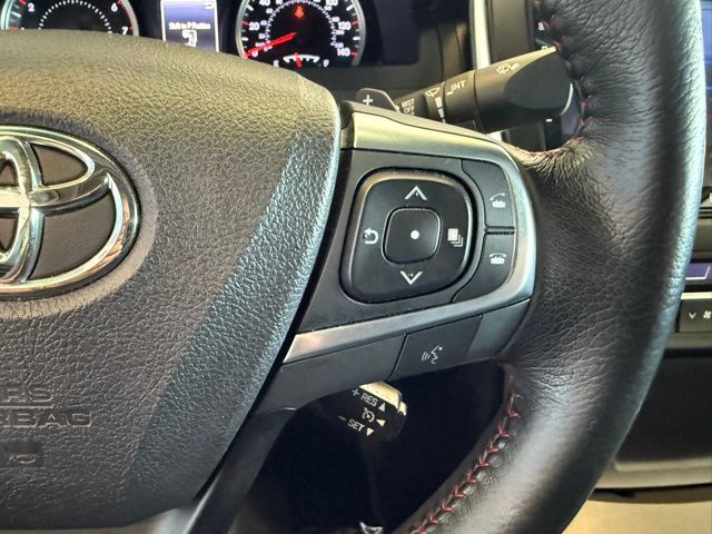 2017 Toyota Camry XSE photo 14