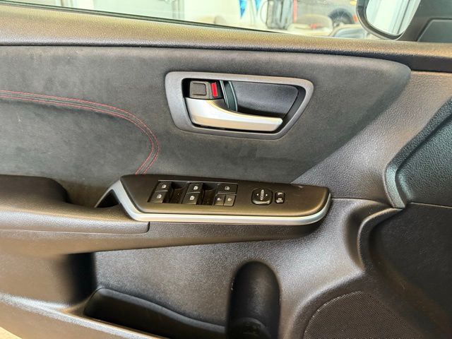 2017 Toyota Camry XSE photo 17