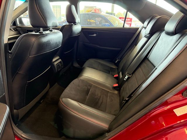 2017 Toyota Camry XSE photo 19