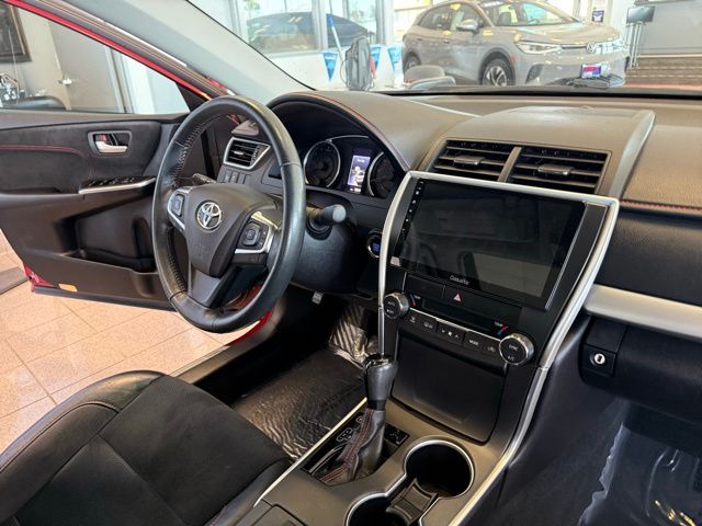 2017 Toyota Camry XSE photo 25