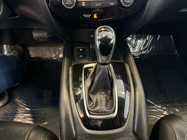 2019 Nissan Rogue SL photo 15