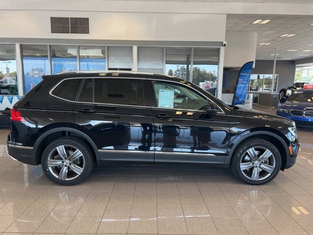 2020 Volkswagen Tiguan SEL photo 3