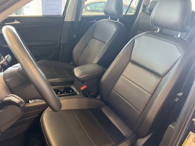 2020 Volkswagen Tiguan SEL photo 18