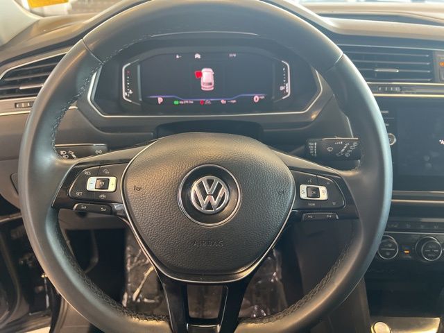 2020 Volkswagen Tiguan SEL photo 23