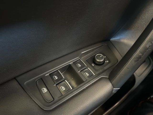 2020 Volkswagen Tiguan SEL photo 31