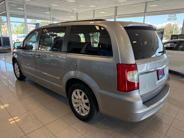 2016 Chrysler Town & Country Touring photo 5