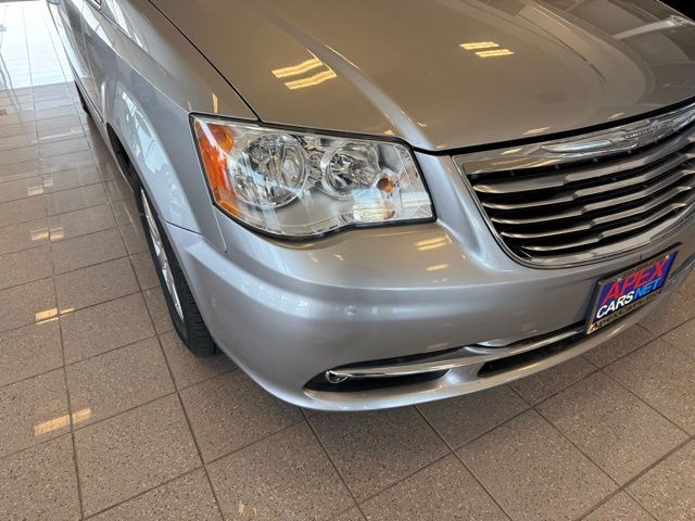 2016 Chrysler Town & Country Touring photo 8