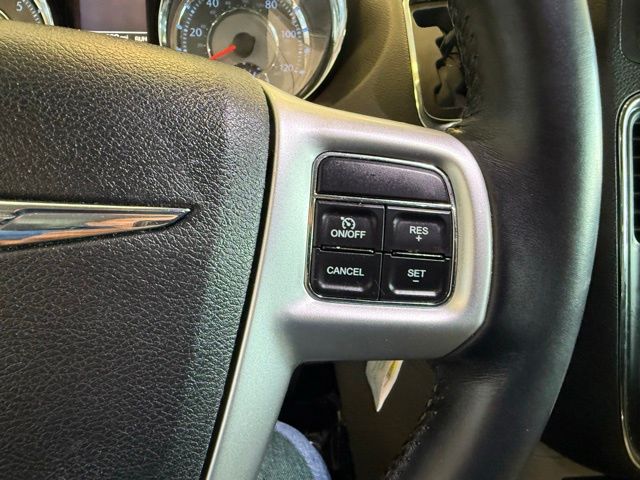 2016 Chrysler Town & Country Touring photo 16