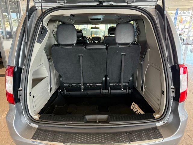 2016 Chrysler Town & Country Touring photo 20