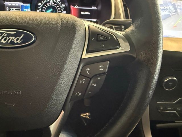 2017 Ford Edge SEL photo 15