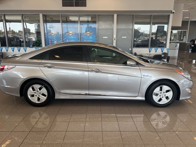 2012 Hyundai Sonata Base photo 3