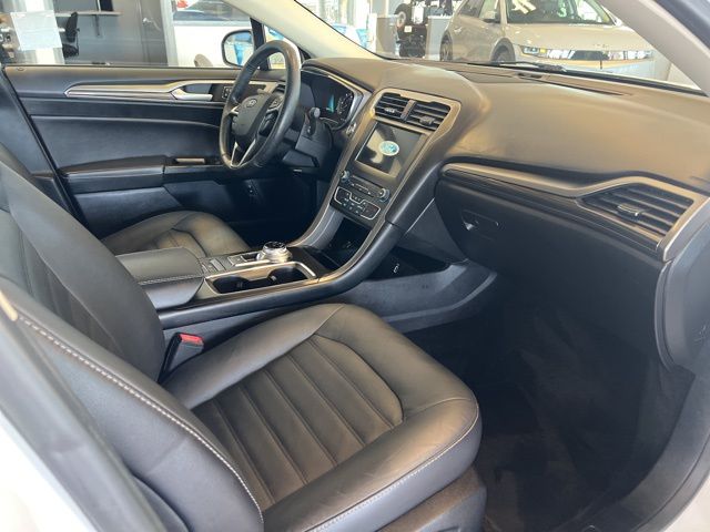 2018 Ford Fusion Hybrid SE photo 16