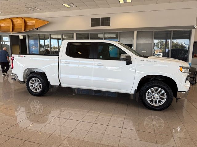 2023 Chevrolet Silverado 1500 LT1 photo 2
