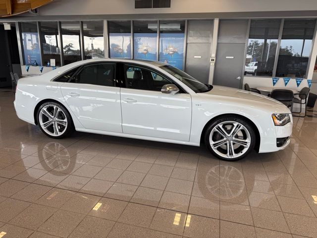 2013 Audi S8 4.0T Quattro photo 2