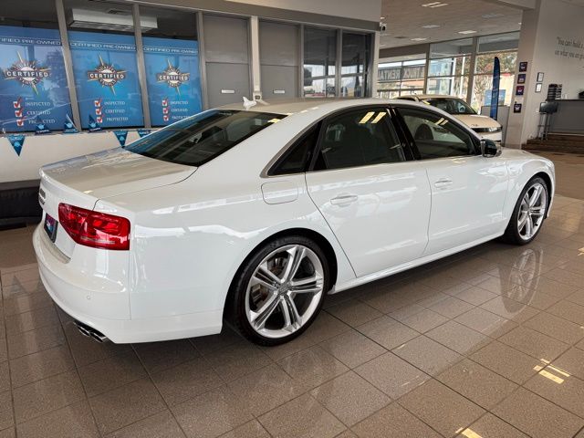 2013 Audi S8 4.0T Quattro photo 3