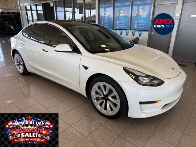 2022 Tesla Model 3 Standard Range Plus's photo