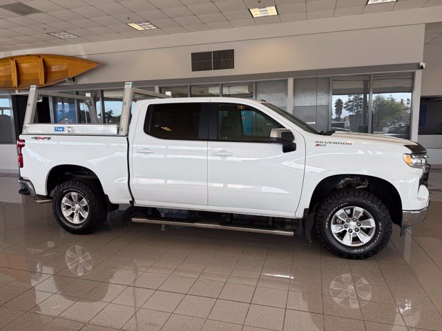 2022 Chevrolet Silverado 1500 LT - Photo 2