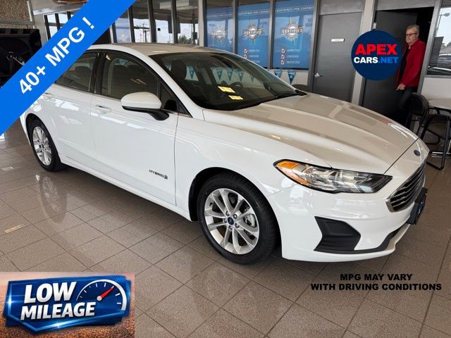 2019 Ford Fusion SE's photo