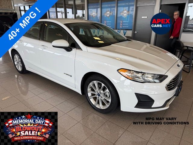 2019 Ford Fusion SE's photo