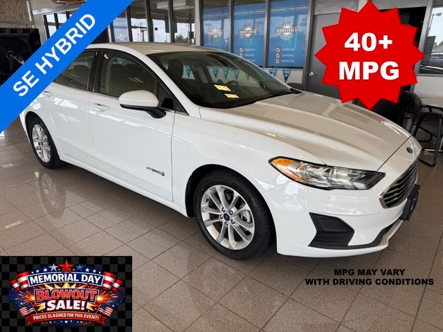 2019 Ford Fusion SE's photo