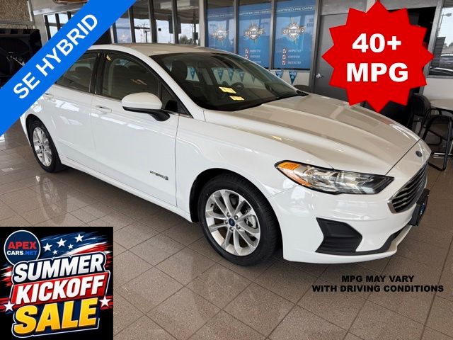 2019 Ford Fusion SE's photo
