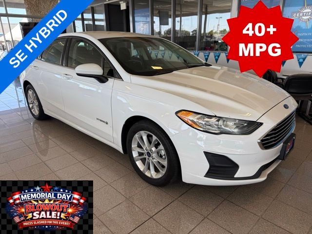 2019 Ford Fusion SE's photo