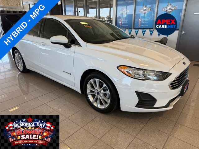 2019 Ford Fusion SE's photo