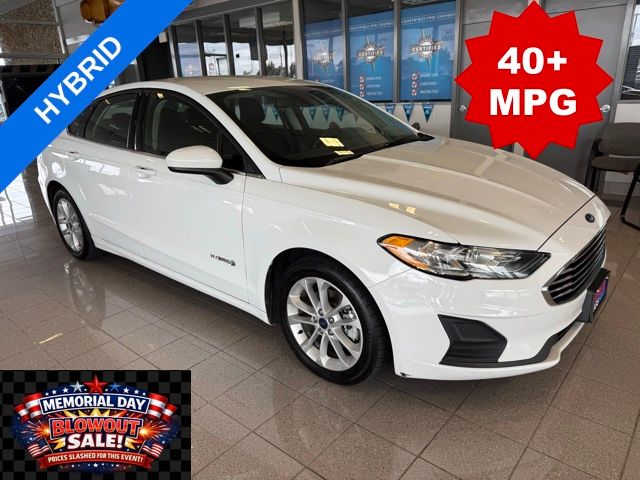 2019 Ford Fusion SE's photo