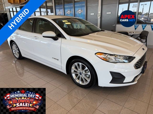 2019 Ford Fusion SE's photo