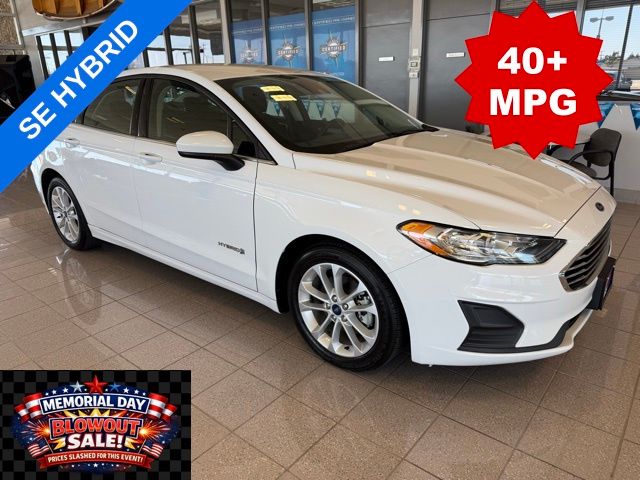 2019 Ford Fusion SE's photo