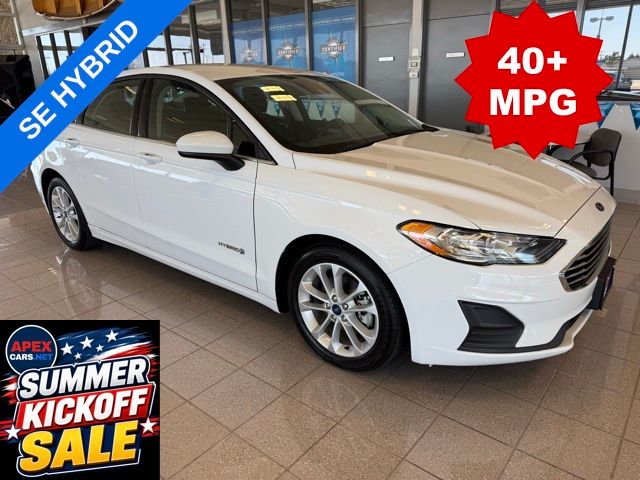 2019 Ford Fusion SE's photo