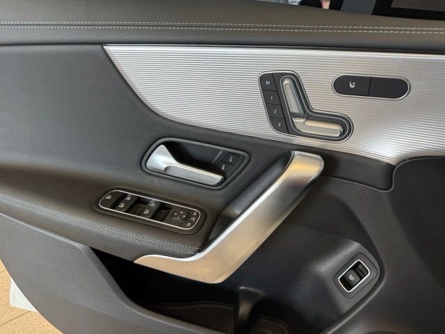 Mercedes-Benz CLA 250 photo 17