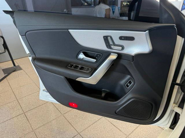 Mercedes-Benz CLA 250 photo 18
