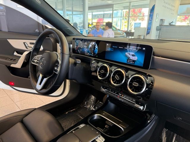 Mercedes-Benz CLA 250 photo 24