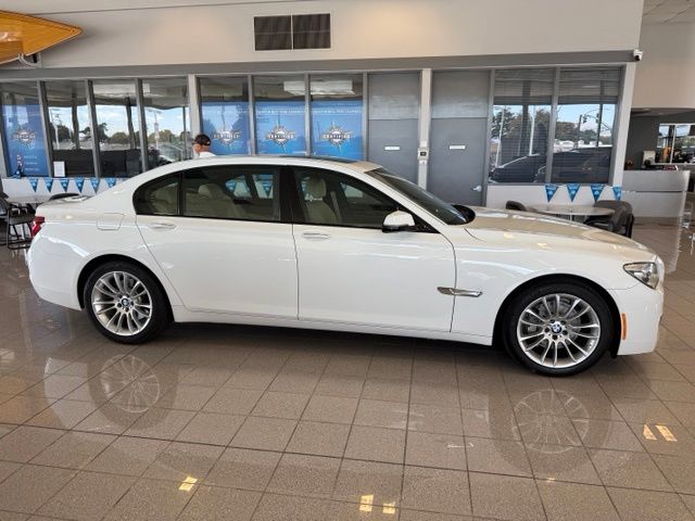 BMW 7 Series photo 3