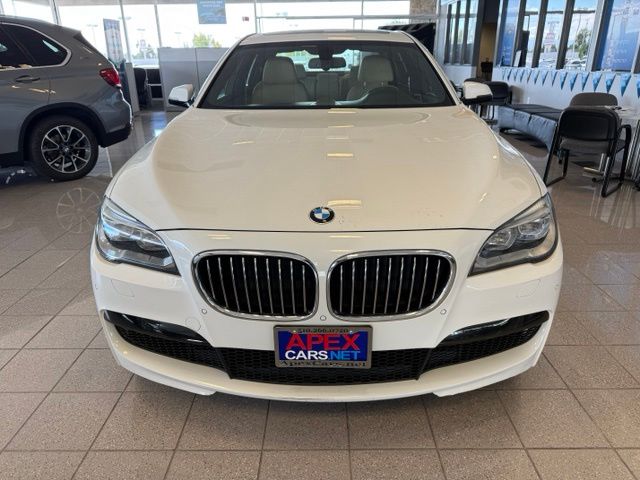BMW 7 Series photo 8