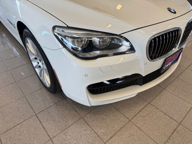 BMW 7 Series photo 9