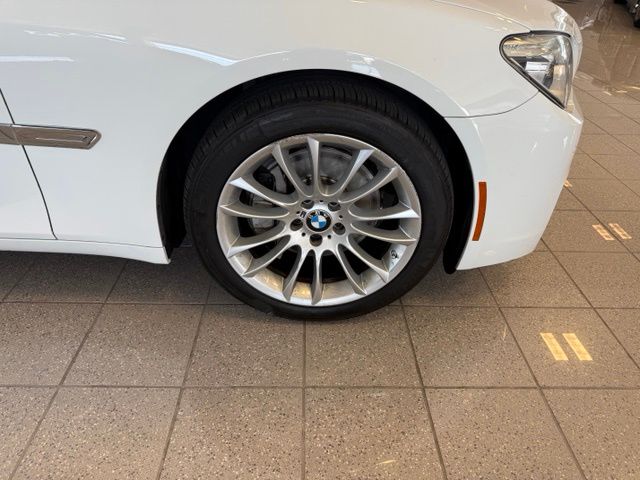 BMW 7 Series photo 11