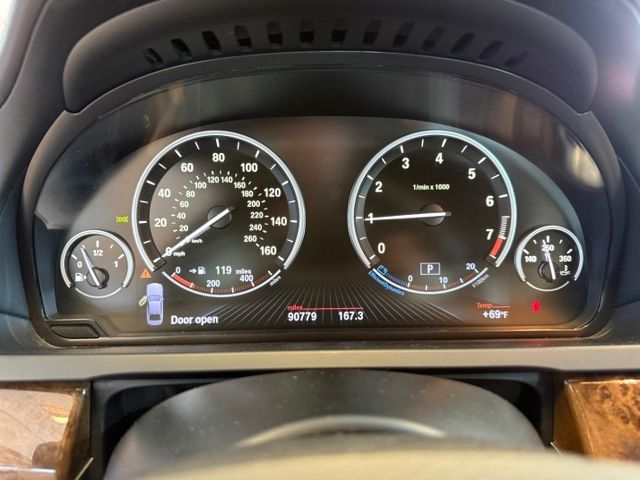 BMW 7 Series photo 14