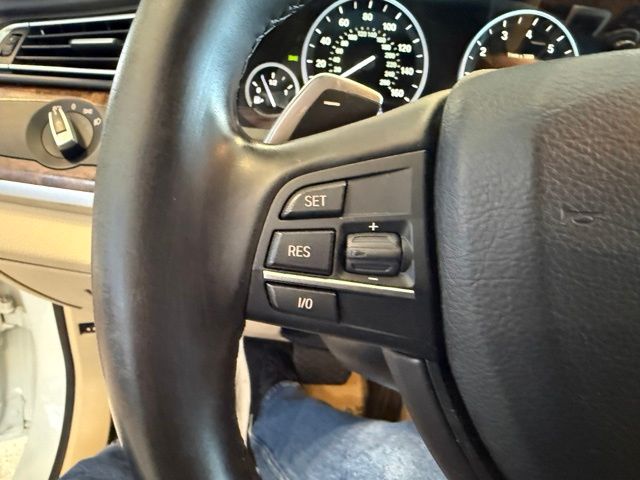 BMW 7 Series photo 18