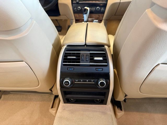 BMW 7 Series photo 24