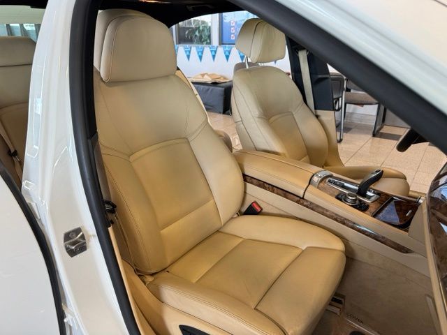 BMW 7 Series photo 26