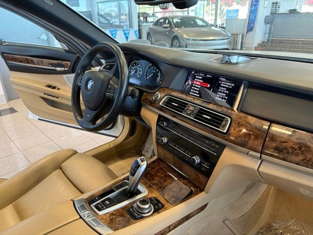 BMW 7 Series photo 28