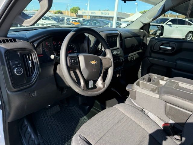 Chevrolet Silverado photo 2
