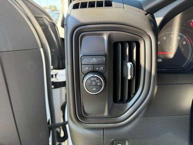 Chevrolet Silverado photo 19