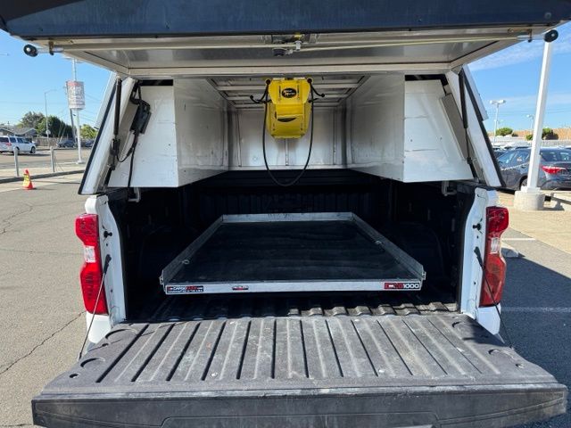Chevrolet Silverado photo 24