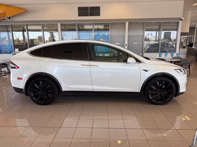 Tesla Model X photo 3