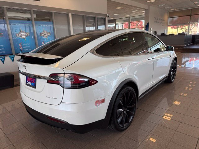 Tesla Model X photo 4