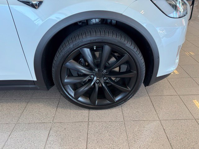 Tesla Model X photo 11