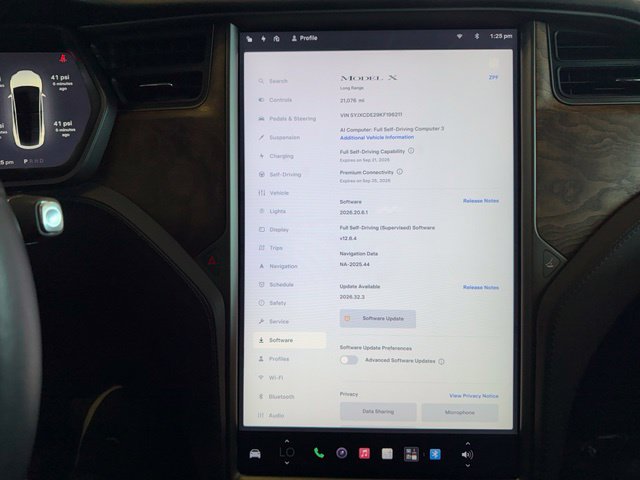 Tesla Model X photo 16
